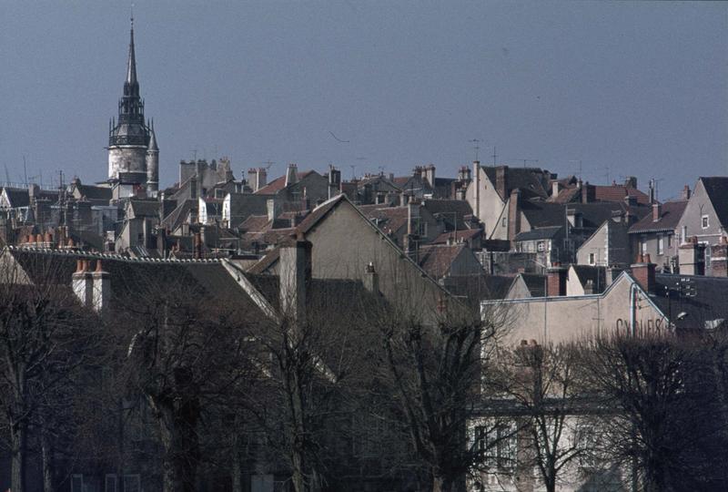 Vue générale de la ville, tour de la Porte de l'Horloge