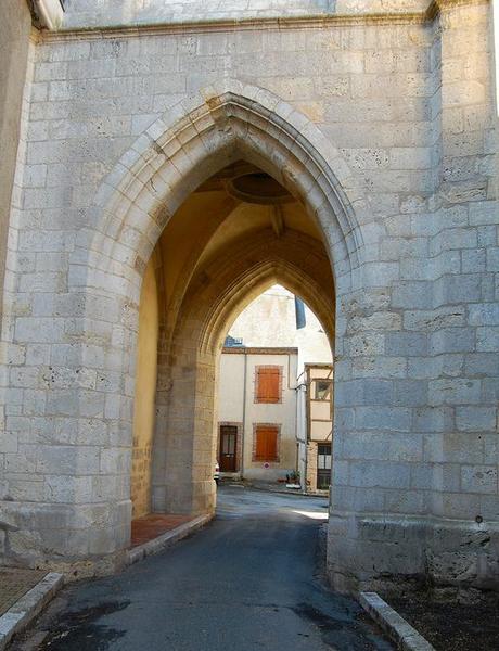 Clocher, vue générale du porche