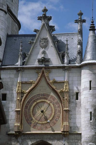 Gros plan sur l'horloge