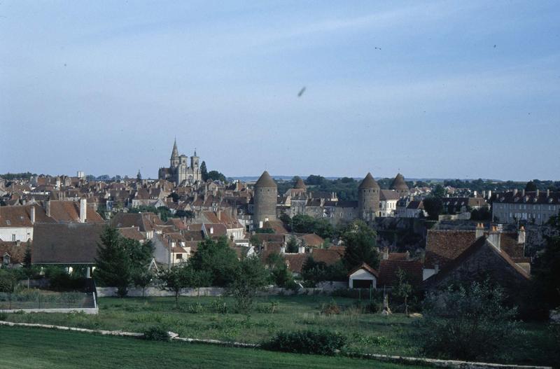 Vue générale de la ville et de l'église