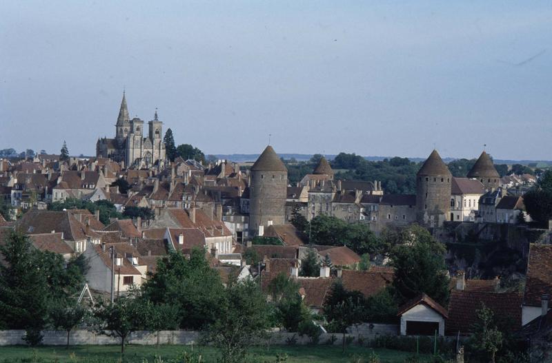 Vue générale de la ville et de l'église