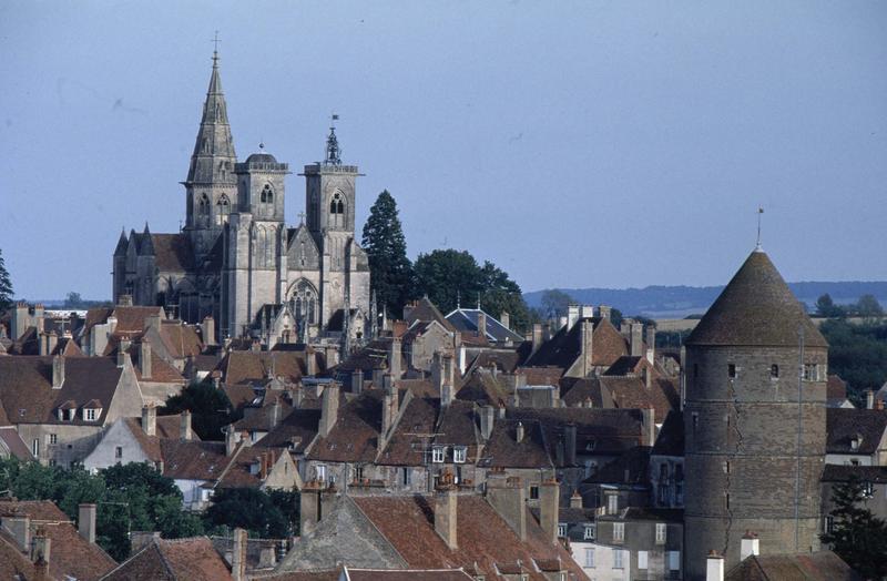 Vue générale de la ville et de l'église