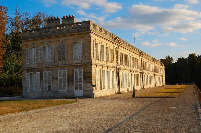 Château d'Enghien, façades nord et ouest, vue générale