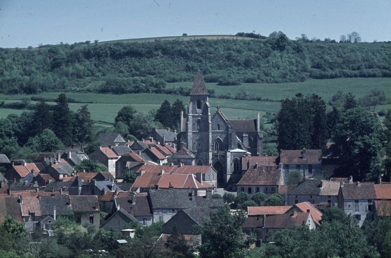 Vue générale de la ville, clocher de l'église