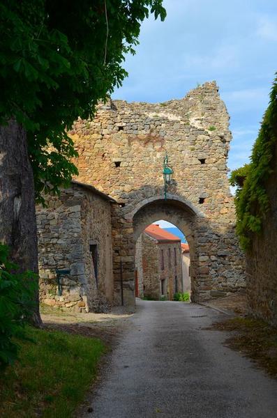 porte fortifiée d'accès, élévation ouest, vue générale