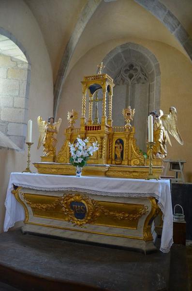 Autel (maître-autel), tabernacle et deux statues : Anges adorateurs 