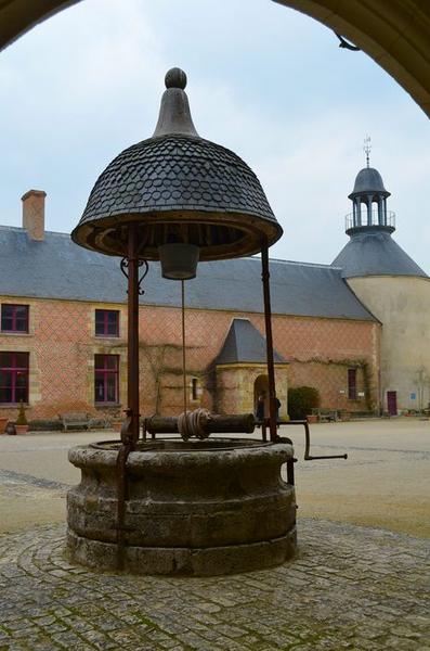 cour intérieure, vue générale du puits