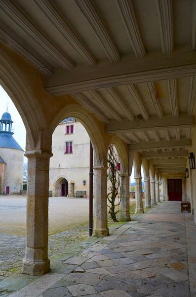 aile sud, cour intérieure, galerie couverte, vue générale