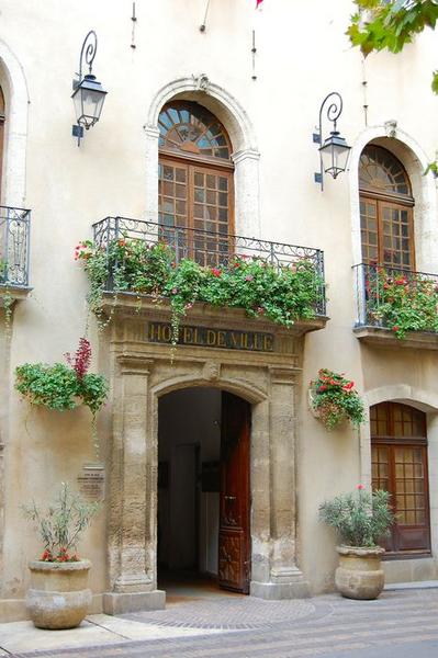 porte d'accès sur rue, vue générale