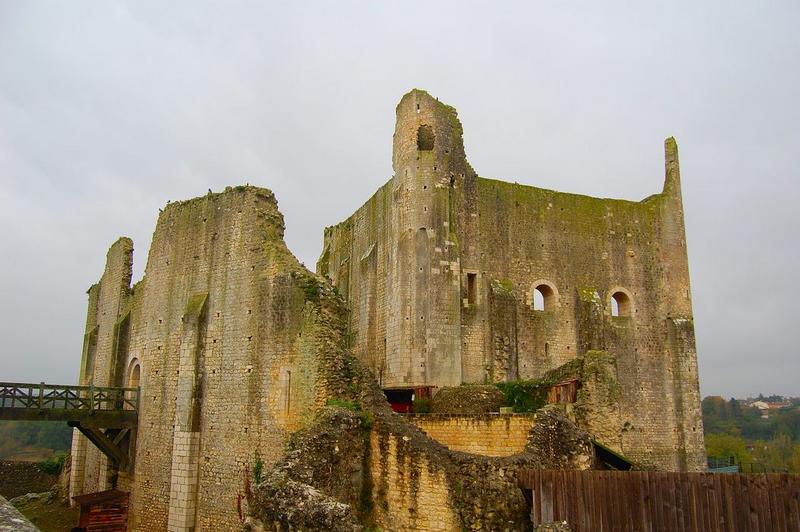 Château baronial ou des Evêques de Poitiers