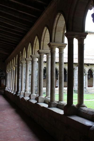 cloître, vue partielle