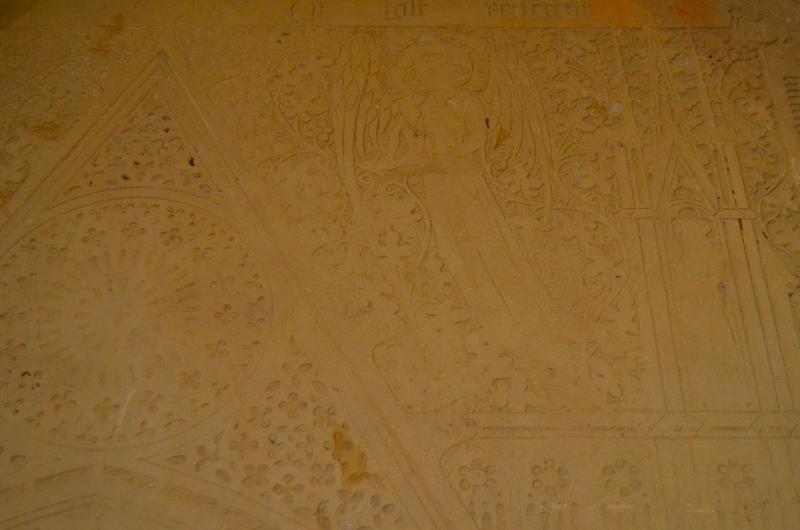 dalle funéraire de Guillaume de Saint-Remy, mort en 134..., maître d'université, détail - © Ministère de la Culture (France), Médiathèque du patrimoine et de la photographie, diffusion RMN-GP