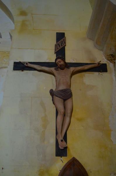 statue : Christ en croix, vue générale