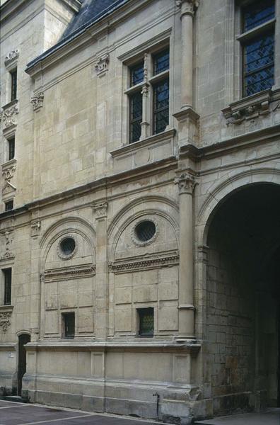 Cour d'honneur : façade sud