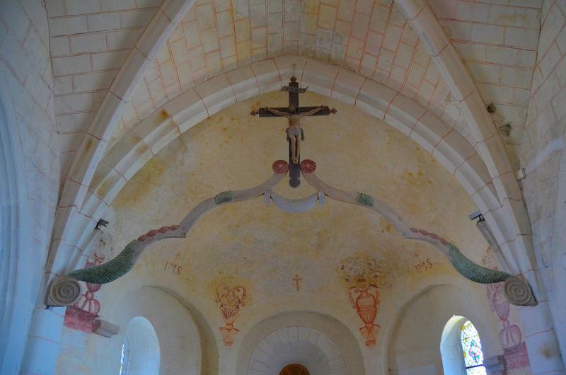 poutre de gloire ; statue : Christ en croix, vue générale