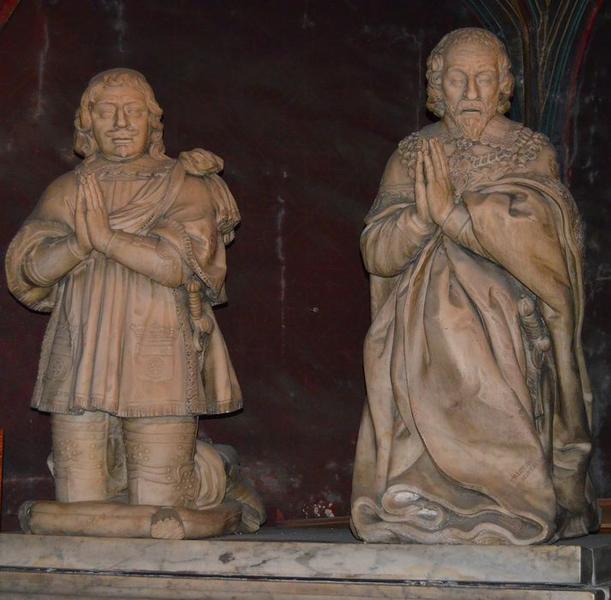 statues (2) : Charles, marquis de Rostaing et Messire Tristan, marquis de Rostaing, vue générale