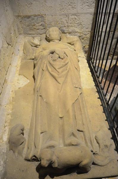 Monument funéraire (gisant) d'un abbé de Saint-Saulve