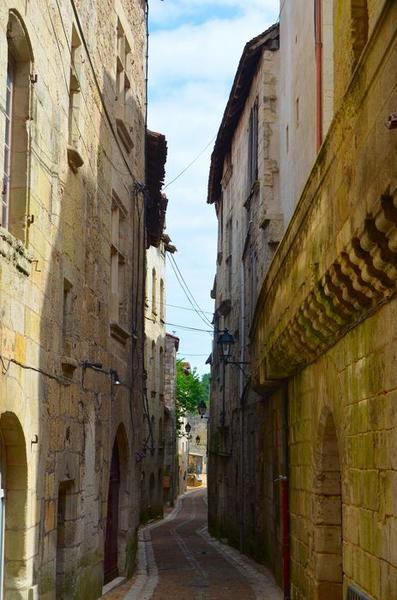 façade ouest sur la rue du port de Graule, vue partielle