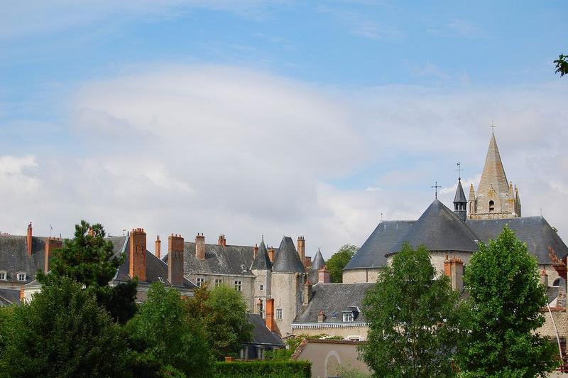 vue partielle du château dans son environnement