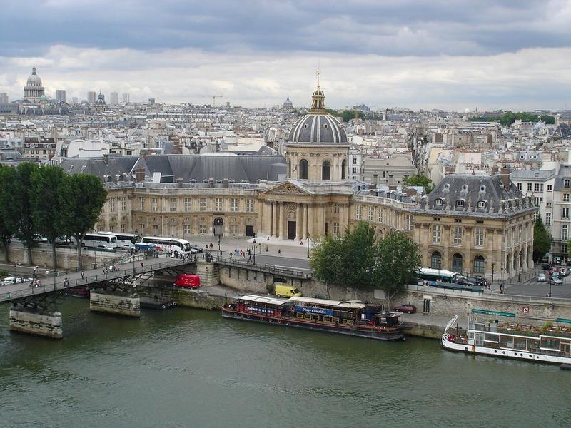 vue générale du palais dans son environnement