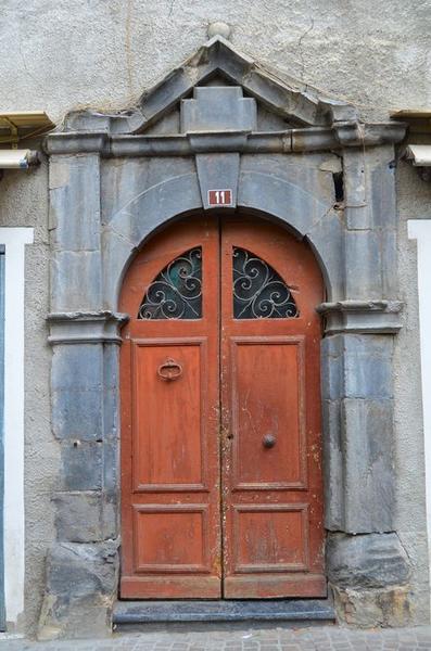 vue générale de la porte d'accès sur rue