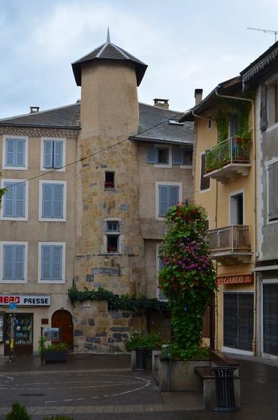 façade sur rue, vue générale