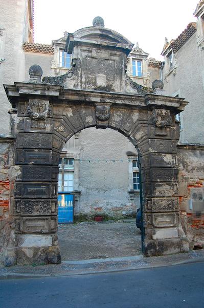 porche sur rue, vue générale