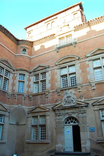 Cour intérieure, façade est, vue partielle