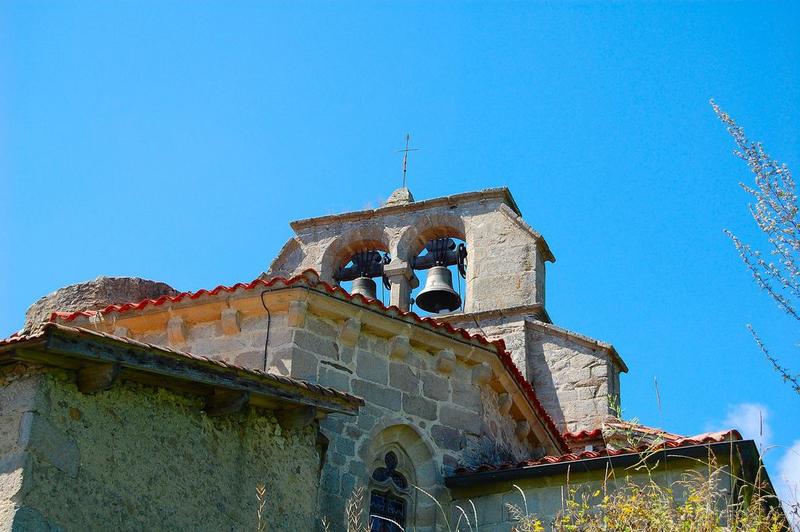 vue partielle du clocher à peigne