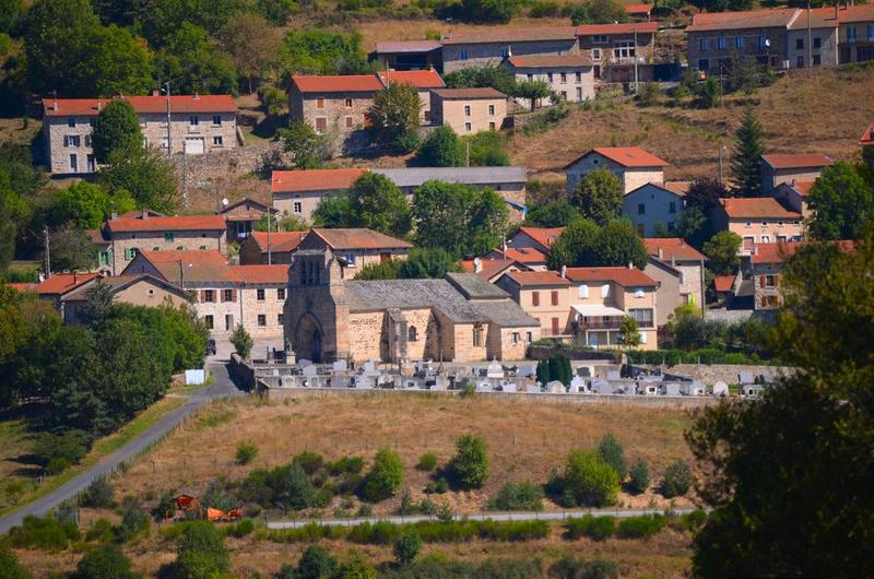 vue générale de l'église dans son environnement