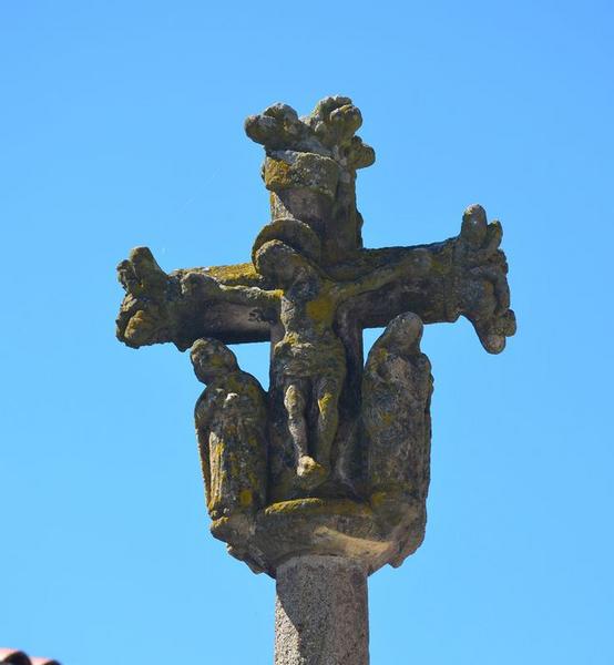 vue partielle : Christ en croix