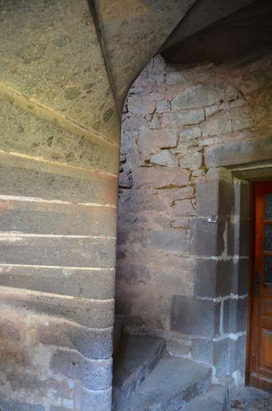 cour intérieure, escalier, tour sud-ouest, vue partielle