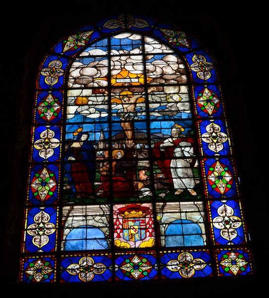 verrière figurée : Christ en croix (baie 4), vue générale - © Ministère de la Culture (France), Médiathèque du patrimoine et de la photographie, diffusion RMN-GP