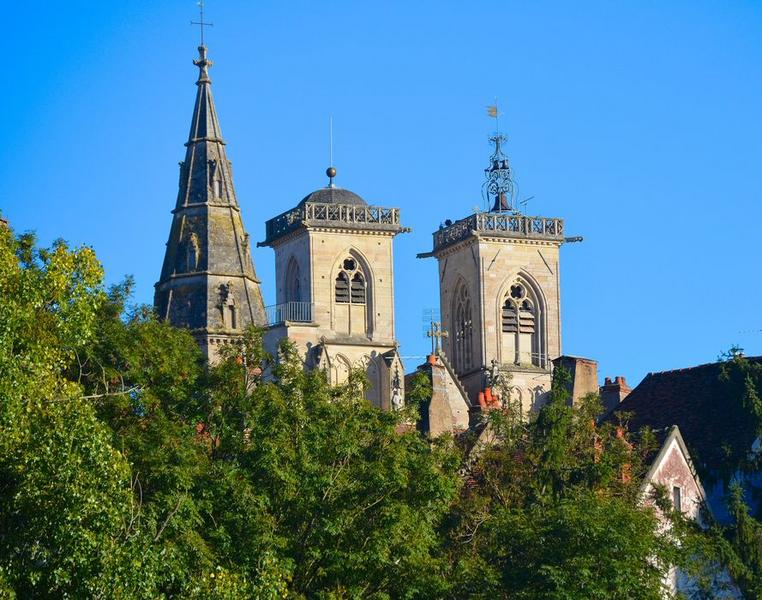 vue partielle des tours occidentales et de la tour de la croisée du transept