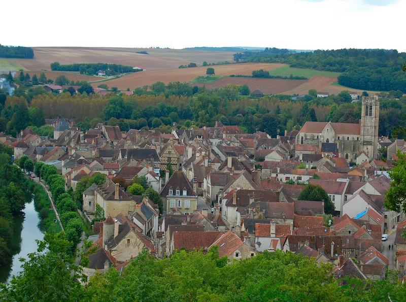 vue générale du bourg depuis le site de l'ancien château