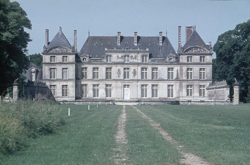 Façade principale sur la cour d'honneur