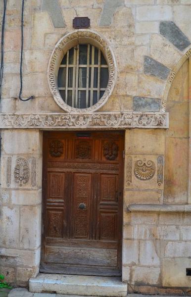 porte d'accès sur rue, vue générale