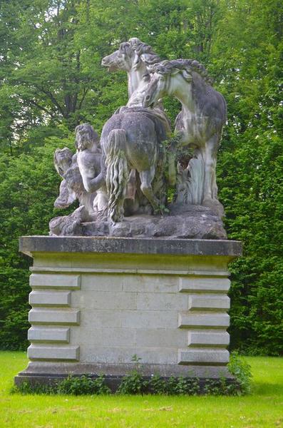 groupe sculpté : les chevaux d'Apollon, vue générale