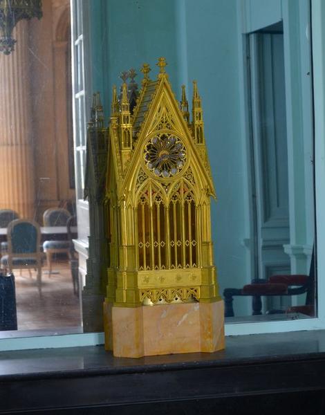 Pendule provenant du cabinet gothique de la comtesse du Cayla au château de Saint-Ouen