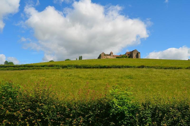 vue générale de la maison-forte dans son environnement