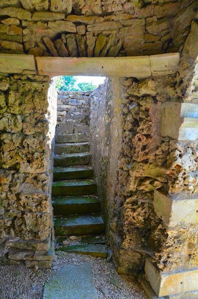 ancien jardin, nymphée, détail de l'escalier menant à la terrasse supérieure