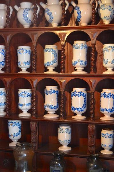 pots à pharmacie (pots-canons), vue partielle - © Ministère de la Culture (France), Médiathèque du patrimoine et de la photographie, diffusion RMN-GP