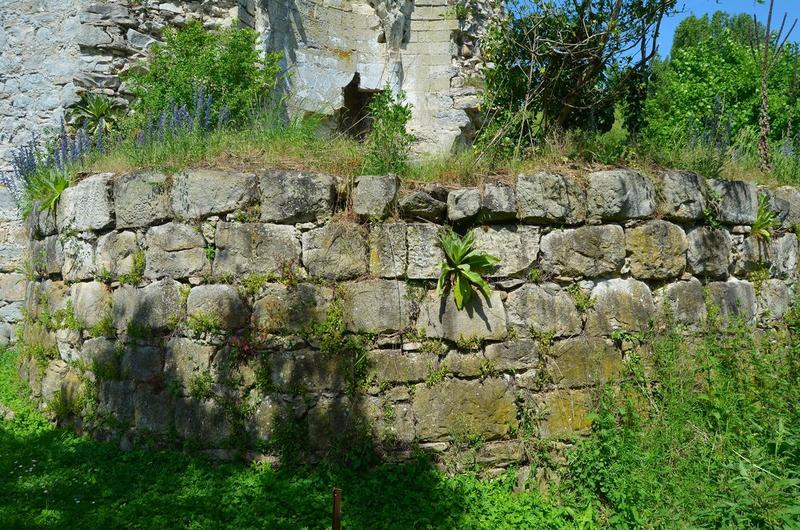 tour sud-est, détail de la base