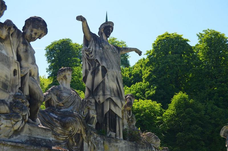 groupe sculpté, vue partielle