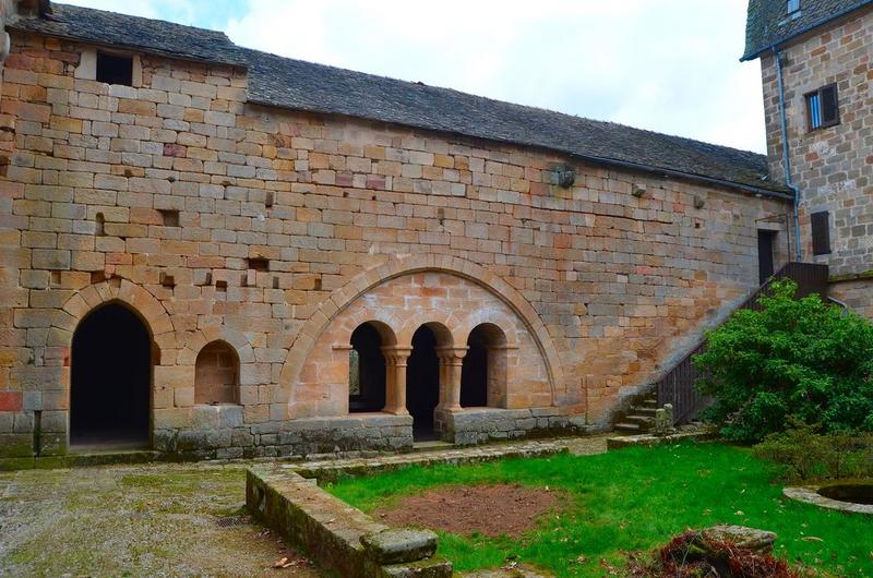 ancien cloître, façade ouest, vue générale