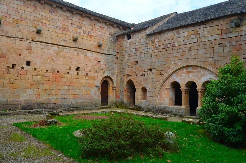 ancien cloître, façades sud et ouest, vue générale