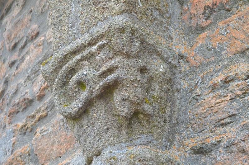 flanc nord, détail d'un chapiteau : la luxure