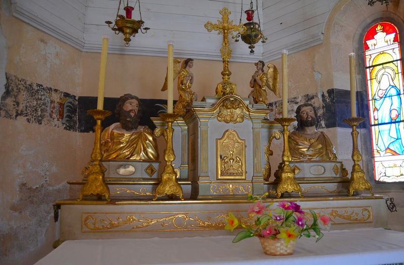 Autel de la Vierge avec ses deux gradins et son tabernacle