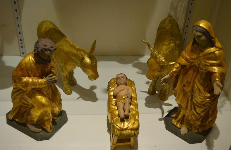 statues (statuettes de la crèche) : Jésus, Marie, Joseph, âne et boeuf, vue générale