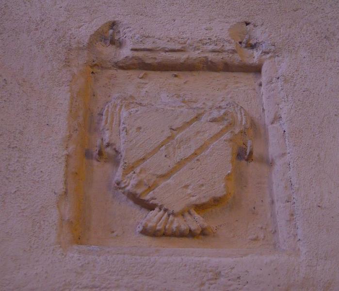 nef, détail d'un blason sculpté